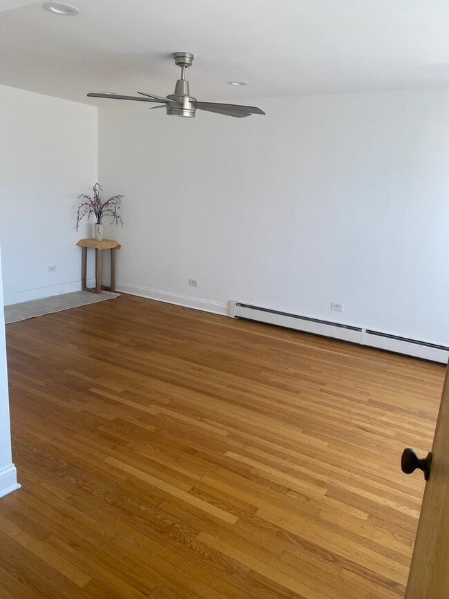 Building Photo - 5530 N Mango Ave