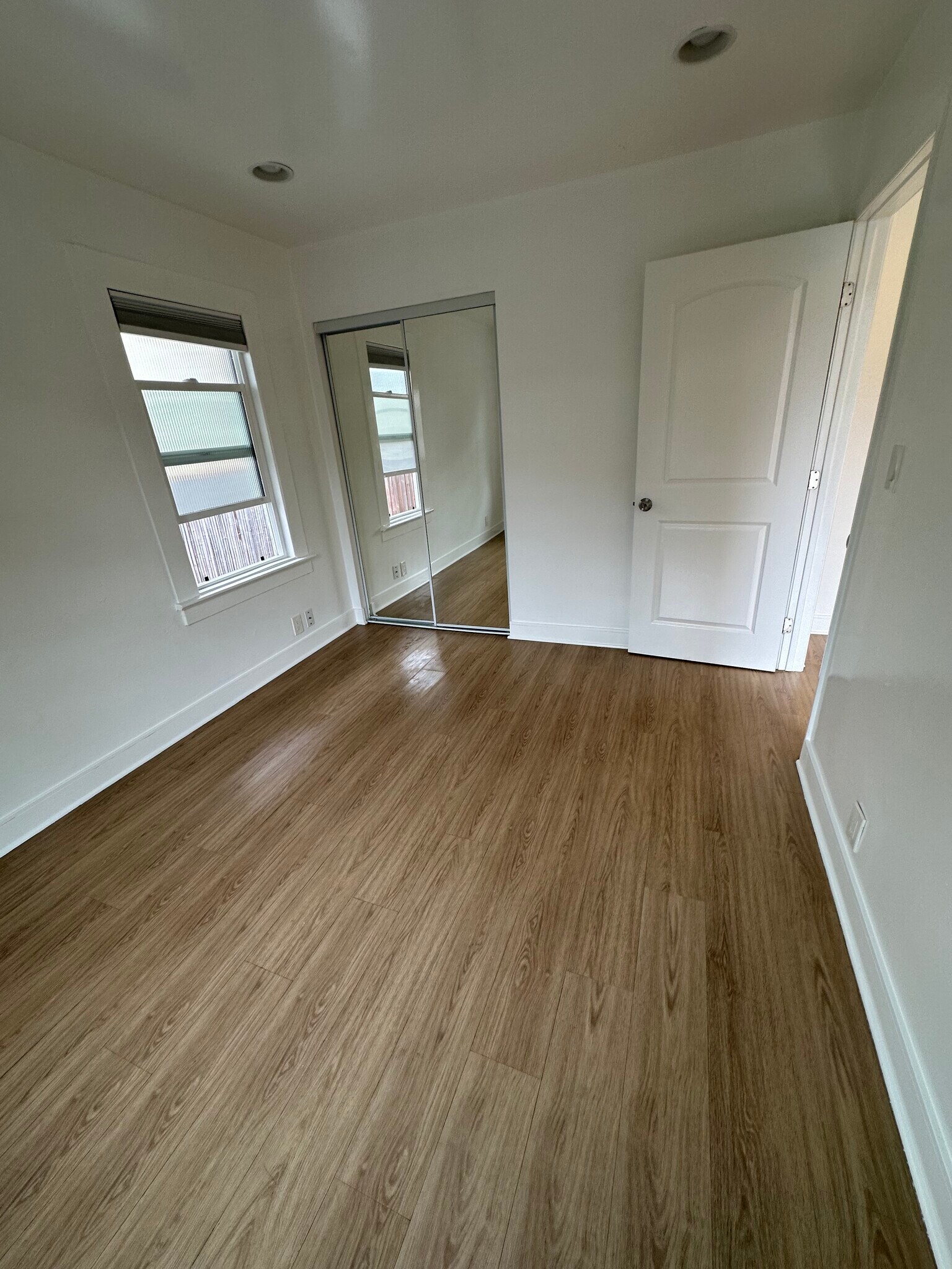 Building Photo - 552 Brooks Ave