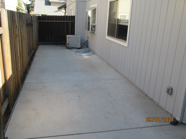Building Photo - 614 Barbara Way