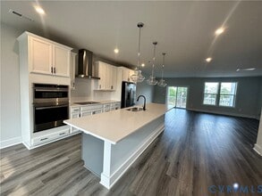 Building Photo - 1025 N Lombardy St