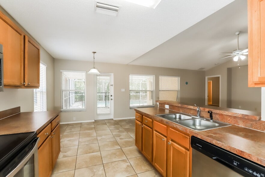 Building Photo - 11022 4th Ave E