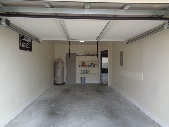 Building Photo - Great Location / Close to Hwy 85 & I-10