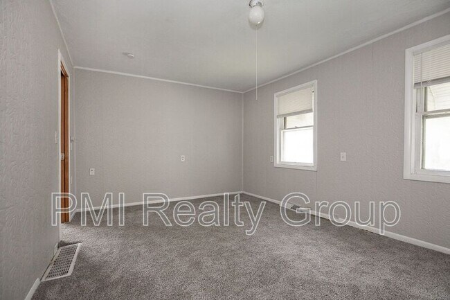 Building Photo - 3295 W 46th St