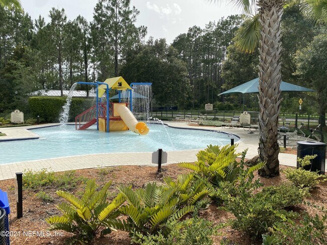 Building Photo - 813 W American Eagle Dr