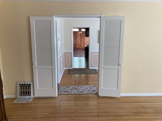 Building Photo - Santa Monica 3bd 2ba