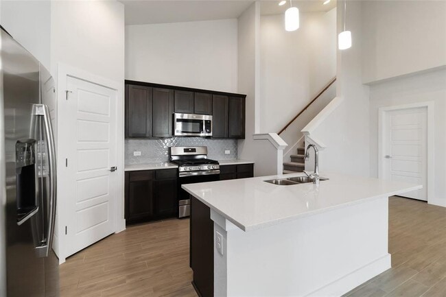 Building Photo - 220 Mirabeau Way