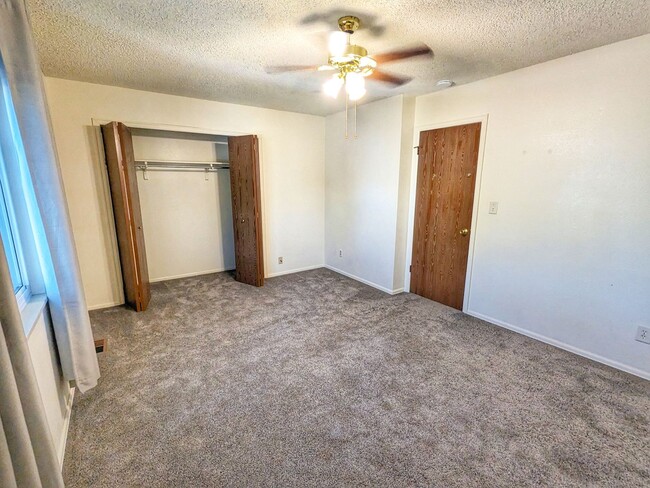 Building Photo - Two Bedroom/1.5 Bath Townhouse