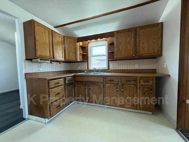 Building Photo - 1409 6th Ave NW