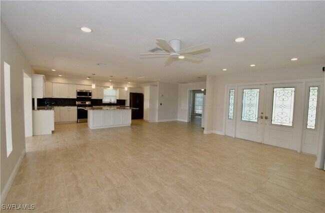 Building Photo - 3461 Lakeview Dr