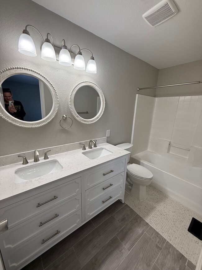 Building Photo - 9445 Bellaire St