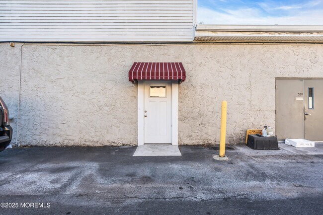 Building Photo - 525 Washington Blvd