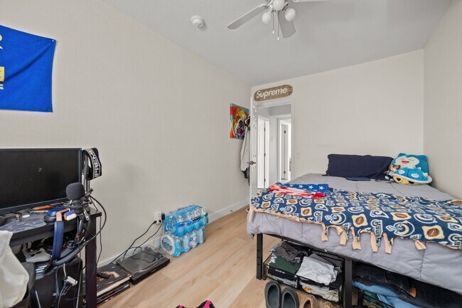 Building Photo - Spacious lot with no back house!