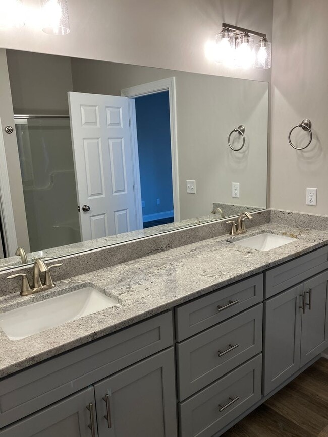 Building Photo - 3 Bedroom 2 Bathroom house located in Mill Creek Cove