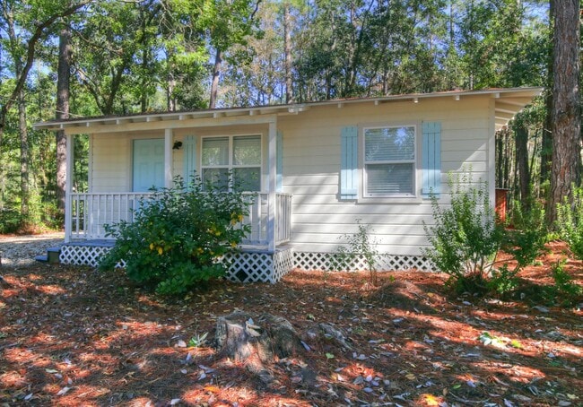 Building Photo - Newly remolded cottage across from Mobile ...