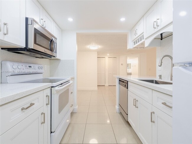 Building Photo - 9955 Westview Dr