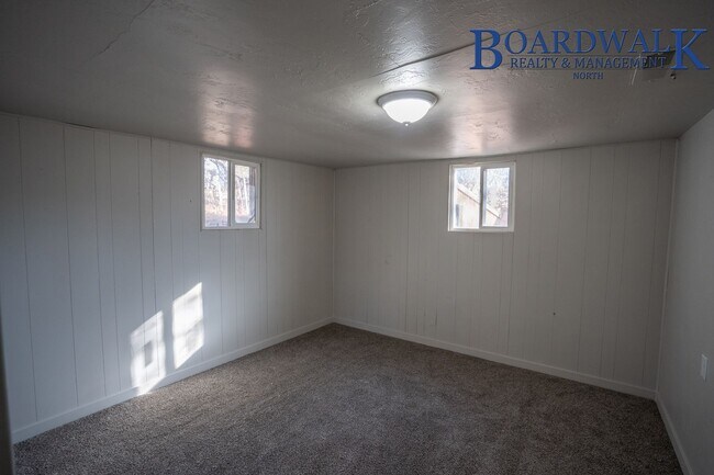 Building Photo - Pet Friendly 2 Bedroom Home