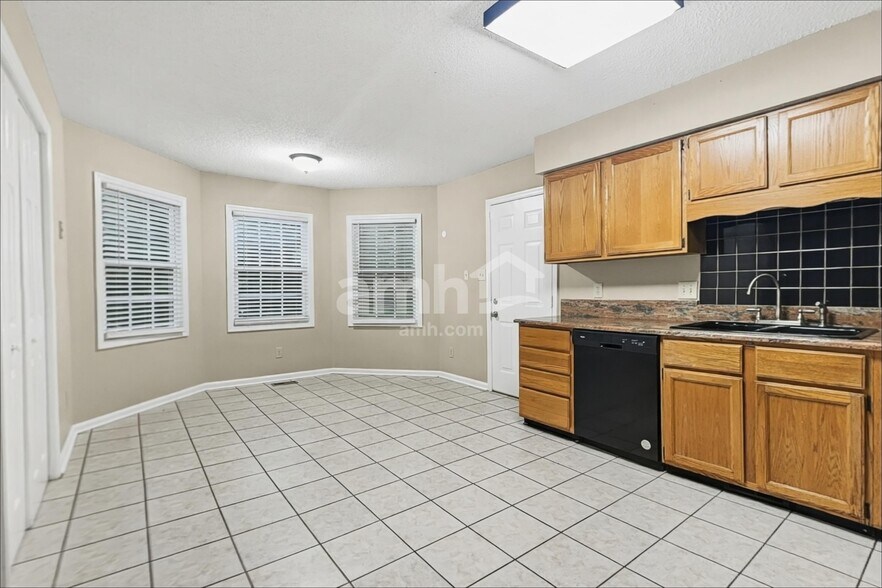 Building Photo - 1517 Autumn Ridge Dr