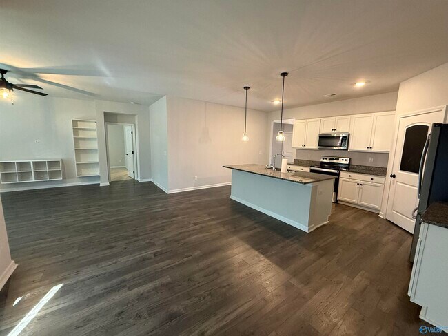 Building Photo - 16205 Glenncrest Ln