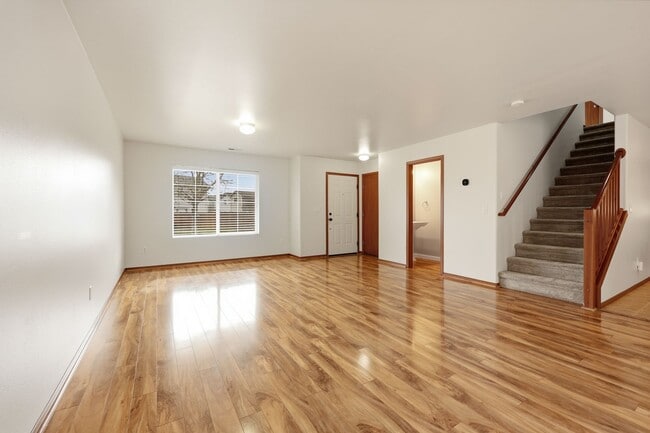 Building Photo - 3 bed 2.5 bath updated home in Tumwater School District - 2300 sq.ft. - fenced back yard.