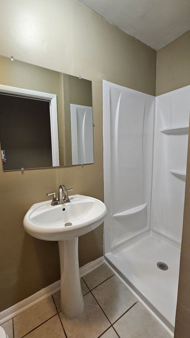 Building Photo - Great Location! Available NOW!