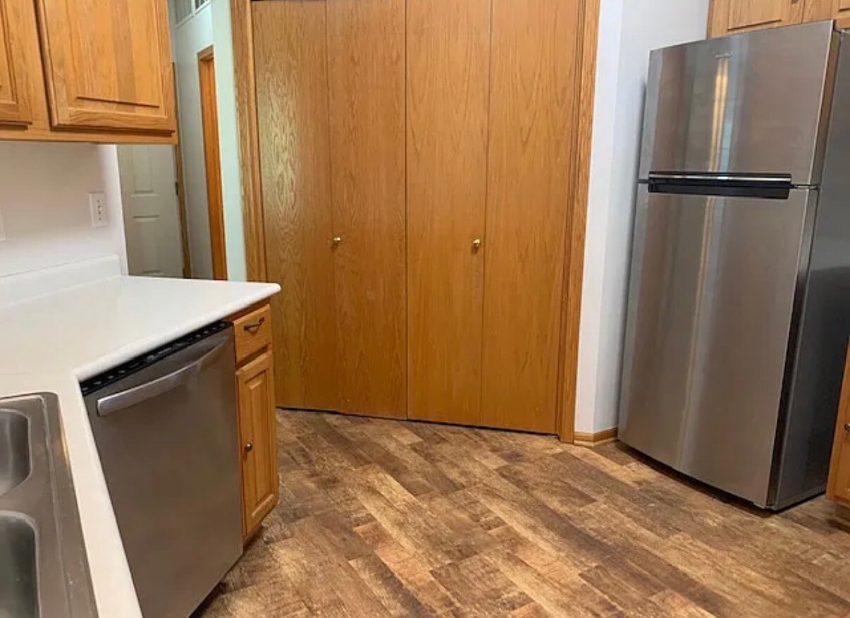 Building Photo - 2447 Patricia Dr