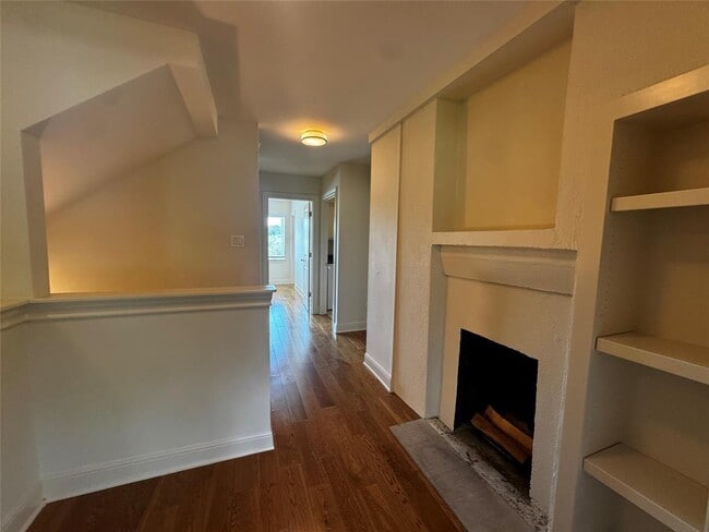 Building Photo - 1216 W 22nd St