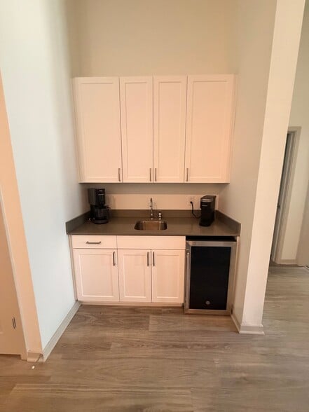 Building Photo - 8688 E Raintree Dr