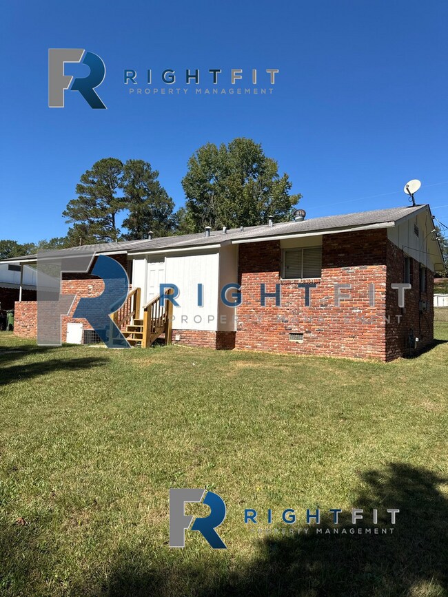 Building Photo - Lovely Ranch Style Home