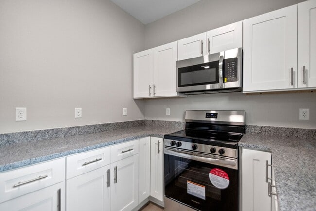 Building Photo - 5703 Valley Dr