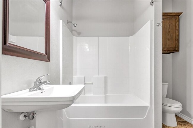 Building Photo - 108 Gilchrist Ave