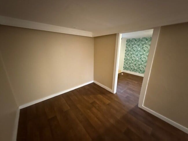 Building Photo - 1615 D St NE