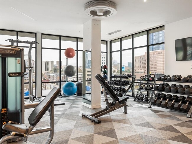 Building Photo - 800 Embassy Dr