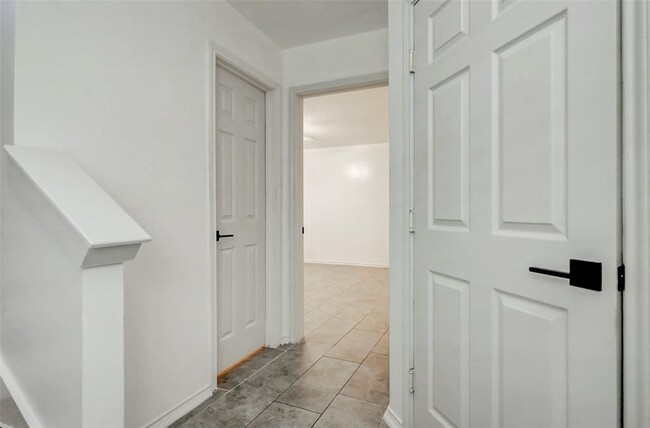 Building Photo - 1144 W 25th St
