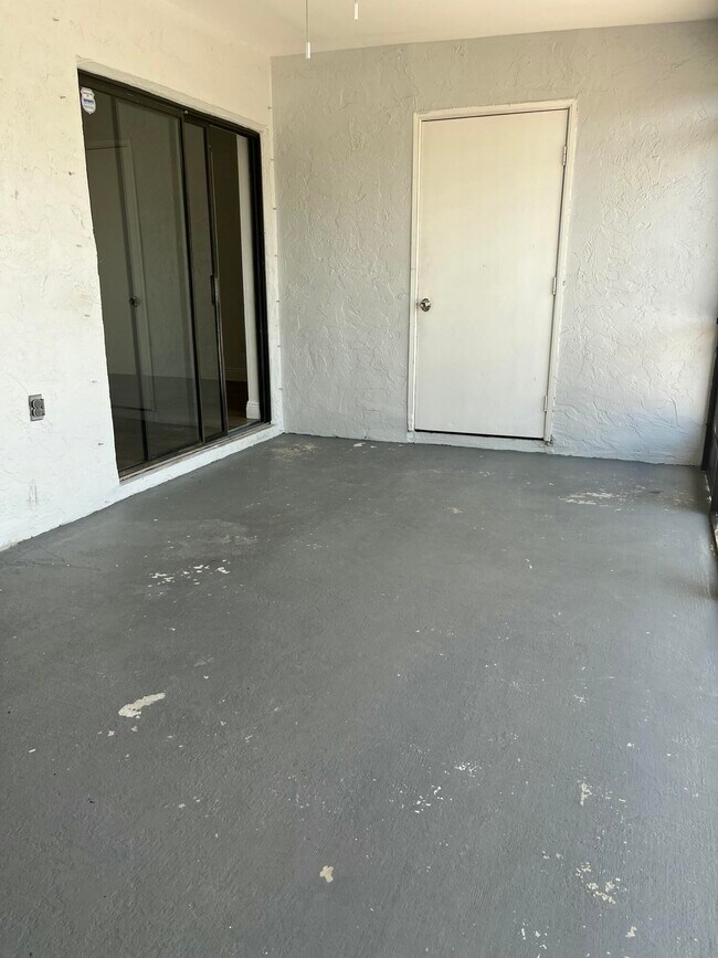 Building Photo - 1296 White Pine Dr