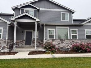 Building Photo - Updated and Very Spacious 3 Bedroom Townho...