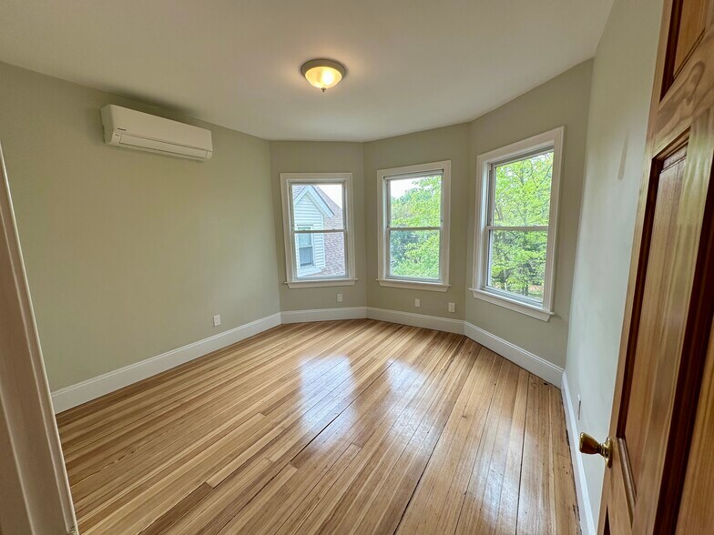 Primary Photo - 135 W Park St