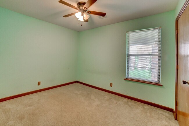 Building Photo - Fantastic Broken Arrow property now up for rent
