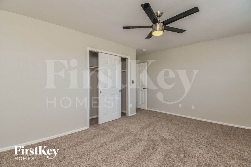 Building Photo - 6255 Sorpresa Ln