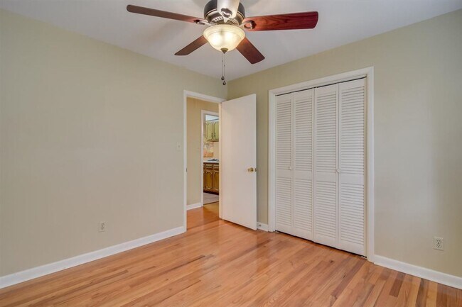 Building Photo - 3649 Lynnwood Dr