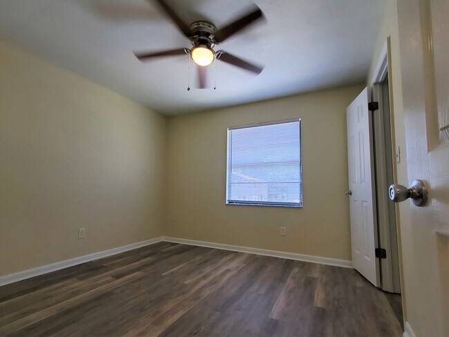 Building Photo - FOR RENT 2 bedroom 1.5 bath townhome