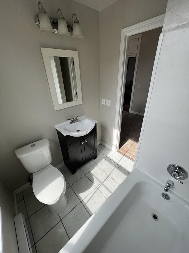 Building Photo - 1020 University Ave