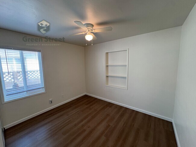 Building Photo - 1719 Oliver Ave