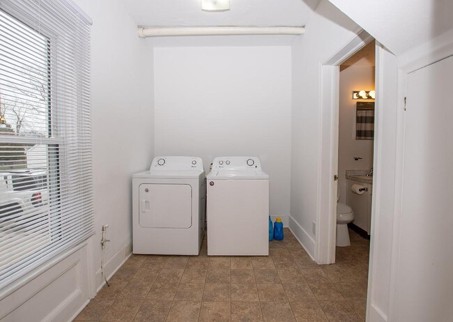 Laundry Room - 2080 Cedar St