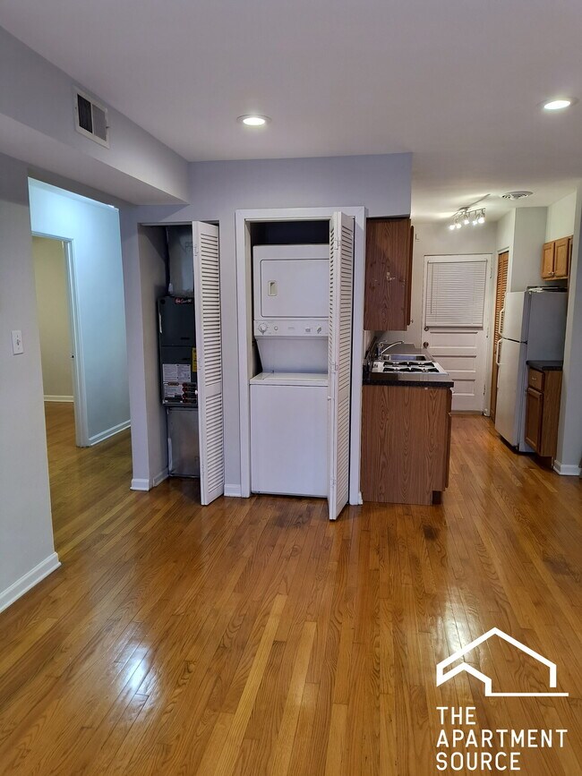 Building Photo - 6535 N Mozart St