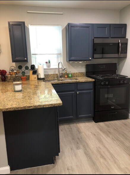 Building Photo - 2225 W Olmos Dr