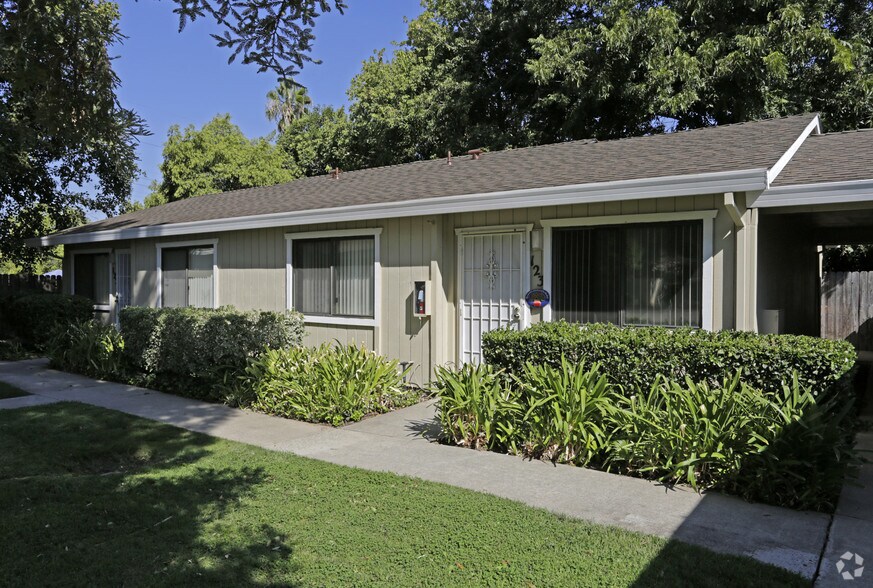Building Photo - Courtyard Cottages