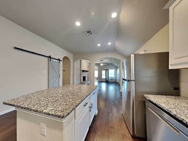 Building Photo - 816 Water Garden Cir