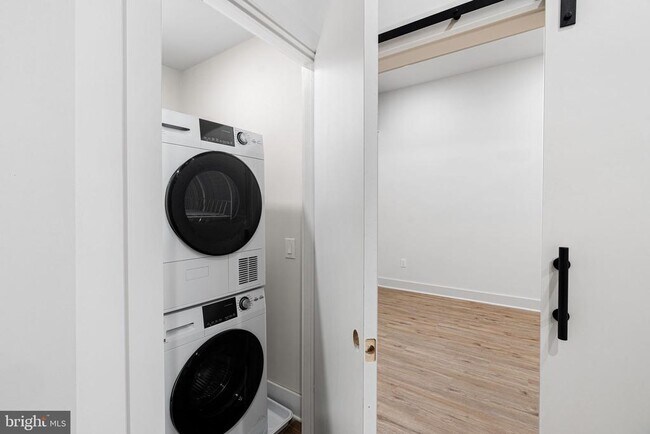 Building Photo - 201 Leverington Ave