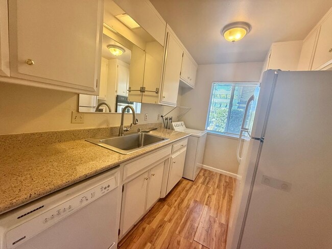 Building Photo - 604 Radcliffe Dr