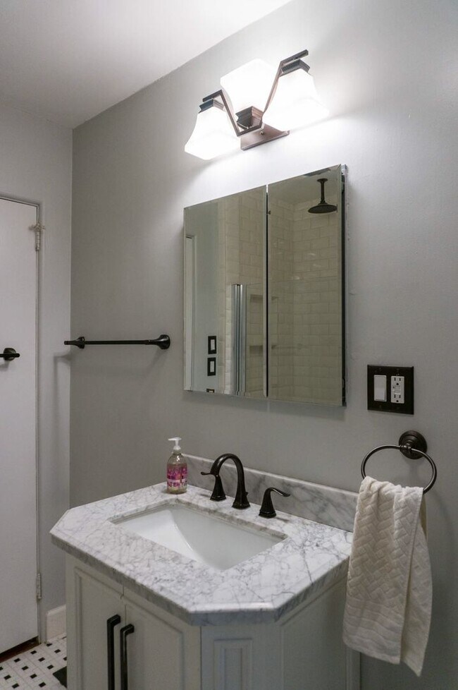 Building Photo - Beautiful Three-Bedroom with Fenced Yard i...